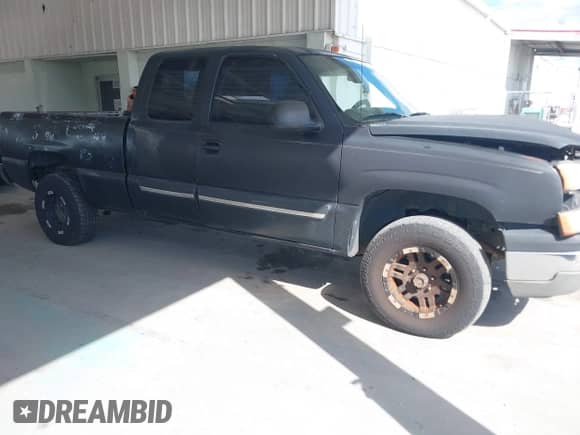 ✅ 2004 Chevrolet Silverado 1500 LS • VIN: 2GCEC19V241168072 • Lot: 43527884. Wystawiony na IAAI z przebiegiem Nie podano mil. Skorzystaj z bezpłatnego archiwum sprzedaży aukcyjnych z USA i zobacz szczegółowy raport historii pojazdu na DreamBid. Zdjęcie 1.