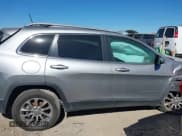 ✅ 2019 Jeep Cherokee Latitude Plus • VIN: 1C4PJLLB1KD160703 • Lot: 43564757. Wystawiony na IAAI z przebiegiem 60 991 mil. Bezpłatny archiwum sprzedaży aukcyjnych z USA i szczegółowy raport historii pojazdu na DreamBid. Zdjęcie 12.