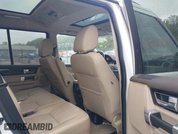 ✅ 2016 Land Rover LR4 HSE • VIN: SALAG2V65GA827367 • Lot: 42351913. Listed on IAAI with 108,481 mi. Free auction sales archive from the USA and detailed vehicle history report at DreamBid. Image 8.