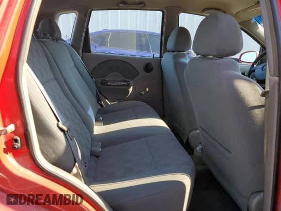 2005 Chevrolet Aveo LS z VIN KL1TD62695B388435, wystawiony jako Copart lot #67541114 z przebiegiem 95 156 mil mil oraz Czysty tytuł • Clean title. Historia ofert i sprzedaży dostępna na DreamBid. Obrazek 10.