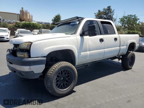 ✅ 2003 Chevrolet Silverado 2500HD LS • VIN: 1GCHK23133F253666 • Lot: 63904645. Listed on Copart with 318,461 mi. Free auction sales archive from the USA and detailed vehicle history report at DreamBid. Image 1.