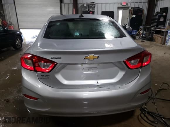 ✅ 2018 Chevrolet Cruze LS • VIN: 1G1BC5SM8J7219223 • Lot: 72304342. Wystawiony na Copart z przebiegiem 92 698 mil. Bezpłatny archiwum sprzedaży aukcyjnych z USA i szczegółowy raport historii pojazdu na DreamBid. Zdjęcie 6.