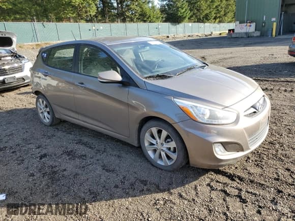 ✅ 2014 Hyundai Accent SE • VIN: KMHCU5AE3EU189179 • Лот: 76290614. Опубликован ранее на Copart с пробегом 105 053 миль. Бесплатный доступ к архиву аукционных продаж из США и подробный отчёт об истории автомобиля на DreamBid. Изображение 4.
