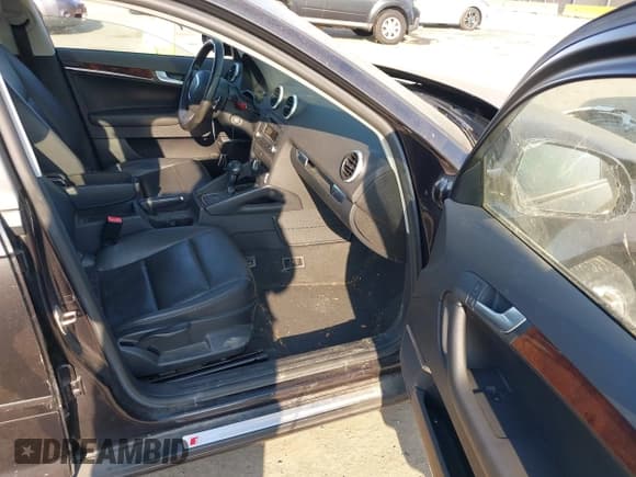 ✅ 2010 Audi A3 Premium Plus • VIN: WAUKEAFM9AA118034 • Lot: 43218076. Wystawiony na IAAI z przebiegiem 84 798 mil. Bezpłatny archiwum sprzedaży aukcyjnych z USA i szczegółowy raport historii pojazdu na DreamBid. Zdjęcie 5.