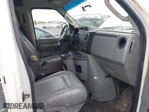 ✅ 2009 Ford Econoline Cargo Commercial • VIN: 1FTNE24W19DA72591 • Lot: 42613439. Listed on IAAI with 239,038 mi. Free auction sales archive from the USA and detailed vehicle history report at DreamBid. Image 5.