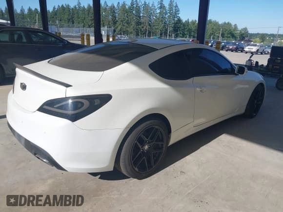 ✅ 2010 Hyundai Genesis Coupe Grand Touring • VIN: KMHHU6KH3AU017247 • Lot: 42715001. Listed on IAAI with 153,442 mi. Free auction sales archive from the USA and detailed vehicle history report at DreamBid. Image 4.