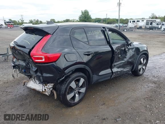 ✅ 2020 Volvo XC40 Momentum • VIN: YV4162UK0L2196408 • Lot: 43303176. Listed on IAAI with 53,381 mi. Free auction sales archive from the USA and detailed vehicle history report at DreamBid. Image 4.