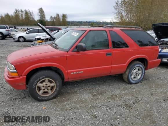 2000 Chevrolet Blazer LS z VIN 1GNCT18W5YK210040, wystawiony jako Copart lot #73253404 z przebiegiem Nie podano mil oraz Czysty tytuł • Clean title. Historia ofert i sprzedaży dostępna na DreamBid. Obrazek 1.