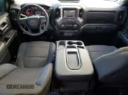 ✅ 2019 Chevrolet Silverado 1500 Custom Trail Boss • VIN: 1GCRYCEFXKZ355285 • Lot: 82586365. Wystawiony na Copart z przebiegiem 77 431 mil. Bezpłatny archiwum sprzedaży aukcyjnych z USA i szczegółowy raport historii pojazdu na DreamBid. Zdjęcie 8.