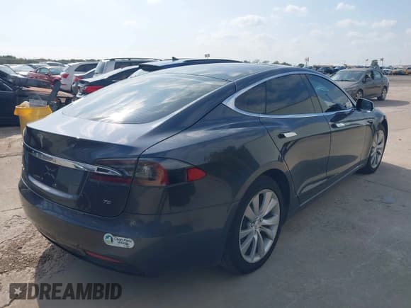 ✅ 2017 Tesla Model S 60 • VIN: 5YJSA1E14HF195384 • Lot: 43536410. Wystawiony na IAAI z przebiegiem 52 106 mil. Bezpłatny archiwum sprzedaży aukcyjnych z USA i szczegółowy raport historii pojazdu na DreamBid. Zdjęcie 4.