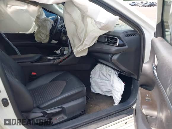 2022 Toyota Camry SE z VIN 4T1G11AK0NU054329, wystawiony jako IAAI lot #42342363 z przebiegiem 105 909 mil mil oraz . Historia ofert i sprzedaży dostępna na DreamBid. Obrazek 5.