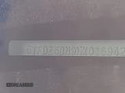 ✅ 2017 Toyota Tacoma SR5 • VIN: 5TFDZ5BN9HX016942 • Lot: 42969496. Wystawiony na IAAI z przebiegiem 137 493 mil. Bezpłatny archiwum sprzedaży aukcyjnych z USA i szczegółowy raport historii pojazdu na DreamBid. Zdjęcie 9.