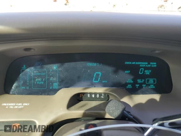 ✅ 1997 Lincoln Town Car Signature • VIN: 1LNLM82W2VY619947 • Lot: 91347265. Listed on Copart with 106,087 mi. Free auction sales archive from the USA and detailed vehicle history report at DreamBid. Image 9.