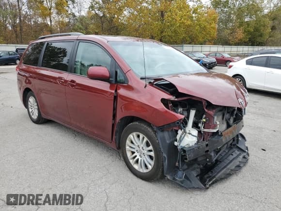 ✅ 2014 Toyota Sienna XLE • VIN: 5TDYK3DC9ES513139 • Lot: 87382475. Wystawiony na Copart z przebiegiem 173 930 mil. Bezpłatny archiwum sprzedaży aukcyjnych z USA i szczegółowy raport historii pojazdu na DreamBid. Zdjęcie 4.