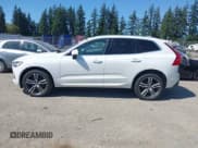 ✅ 2019 Volvo XC60 Momentum • VIN: LYVA22RK5KB191242 • Lot: 42697675. Wystawiony na IAAI z przebiegiem 64 410 mil. Bezpłatny archiwum sprzedaży aukcyjnych z USA i szczegółowy raport historii pojazdu na DreamBid. Zdjęcie 14.