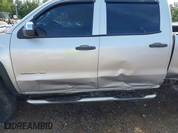 ✅ 2015 Chevrolet Silverado 2500HD LT • VIN: 1GC1KVE88FF156755 • Lot: 43061880. Listed on IAAI with 240,165 mi. Free auction sales archive from the USA and detailed vehicle history report at DreamBid. Image 17.