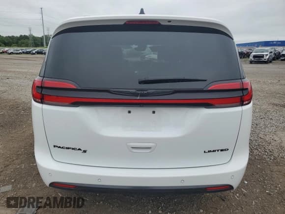 ✅ 2023 Chrysler Pacifica Limited • VIN: 2C4RC1GG9PR538462 • Lot: 63469915. Listed on Copart with 7,816 mi. Free auction sales archive from the USA and detailed vehicle history report at DreamBid. Image 6.