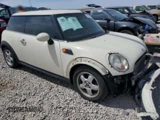 2009 MINI Hardtop with VIN WMWMF33539TT69081, listed as a Copart auction lot 58087205 with 106,470 mi miles and Salvage title. Bid and sale history available at DreamBid. Image 4.