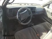 ✅ 2000 Dodge Dakota • VIN: 1B7GL22X9YS764702 • Lot: 83312094. Wystawiony na Copart z przebiegiem 235 503 mil. Bezpłatny archiwum sprzedaży aukcyjnych z USA i szczegółowy raport historii pojazdu na DreamBid. Zdjęcie 8.