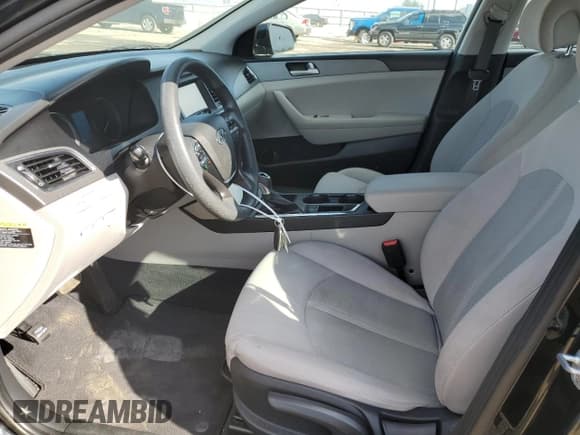 ✅ 2017 Hyundai Sonata SE • VIN: 5NPE24AF9HH566828 • Лот: 70438192. Опубликован ранее на Copart с пробегом 76 937 миль. Бесплатный доступ к архиву аукционных продаж из США и подробный отчёт об истории автомобиля на DreamBid. Изображение 7.