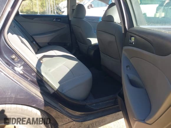 ✅ 2014 Hyundai Sonata GLS • VIN: 5NPEB4AC0EH869627 • Lot: 43363810. Listed on IAAI with 87,961 mi. Free auction sales archive from the USA and detailed vehicle history report at DreamBid. Image 8.