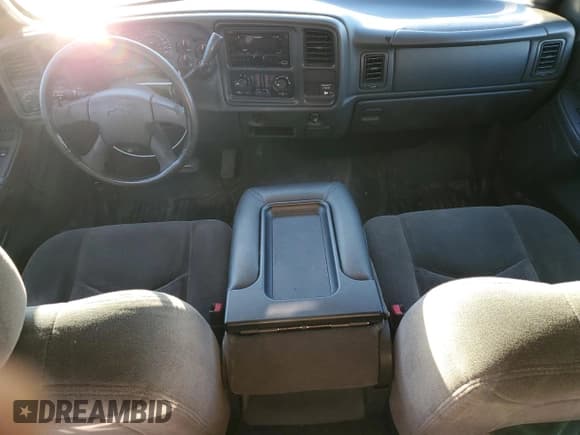 ✅ 2004 Chevrolet Silverado 1500 LS • VIN: 2GCEC19V741402383 • Lot: 89854345. Listed on Copart with 196,752 mi. Free auction sales archive from the USA and detailed vehicle history report at DreamBid. Image 8.