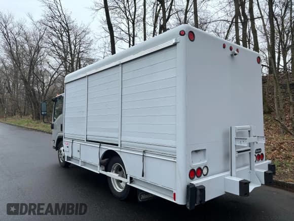 ✅ 2019 Isuzu NRR IBT • VIN: JALE5W167K7301631 • Lot: 52779745. Listed on Copart with 100,482 mi. Free auction sales archive from the USA and detailed vehicle history report at DreamBid. Image 3.