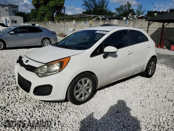 ✅ 2014 Kia Rio LX • VIN: KNADM5A36E6416518 • Lot: 89930625. Wystawiony na Copart z przebiegiem 94 924 mil. Bezpłatny archiwum sprzedaży aukcyjnych z USA i szczegółowy raport historii pojazdu na DreamBid. Zdjęcie 1.