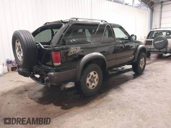 2005 Chevrolet Blazer LS with VIN 1GNCT18X35K100432, listed as a IAAI auction lot 42114887 with 172,765 mi miles and . Bid and sale history available at DreamBid. Image 4.