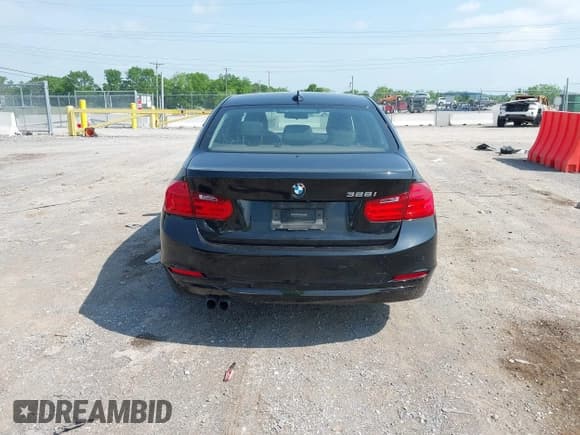 ✅ 2015 BMW 3 Series 328i • VIN: WBA3A5G50FNS91391 • Lot: 42095644. Listed on IAAI with 184,702 mi. Free auction sales archive from the USA and detailed vehicle history report at DreamBid. Image 16.