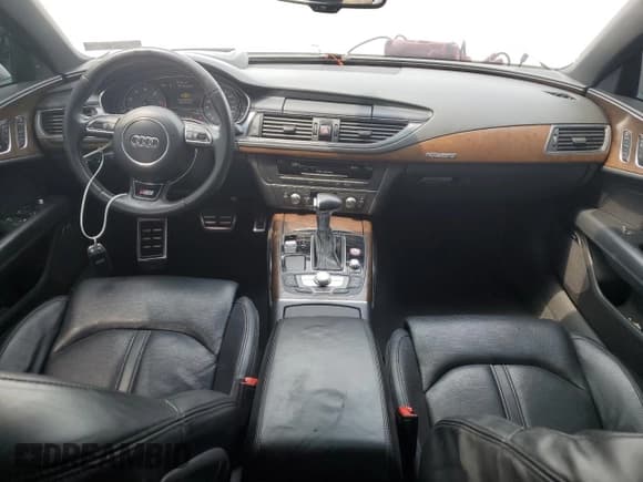 ✅ 2015 Audi RS 7 • VIN: WAUW2CFC5FN013049 • Lot: 57957093. Wystawiony na Copart z przebiegiem 95 826 mil. Bezpłatny archiwum sprzedaży aukcyjnych z USA i szczegółowy raport historii pojazdu na DreamBid. Zdjęcie 8.