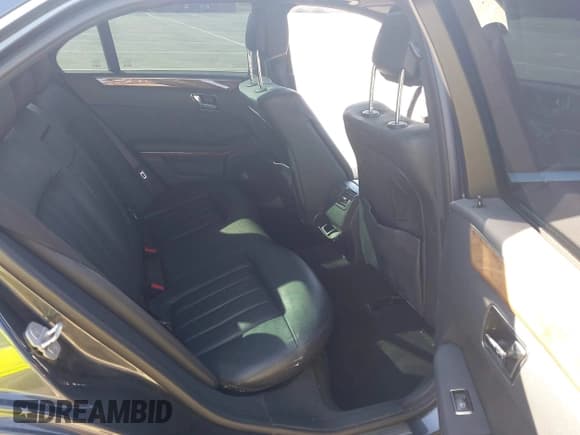 ✅ 2011 Mercedes-Benz E 550 Luxury • VIN: WDDHF7CB5BA266432 • Lot: 43367750. Listed on IAAI with 194,908 mi. Free auction sales archive from the USA and detailed vehicle history report at DreamBid. Image 8.