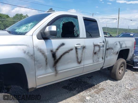 ✅ 2019 Chevrolet Silverado 1500 LT • VIN: 2GCRCPEC3K1155546 • Lot: 42418387. Wystawiony na IAAI z przebiegiem 84 323 mil. Bezpłatny archiwum sprzedaży aukcyjnych z USA i szczegółowy raport historii pojazdu na DreamBid. Zdjęcie 6.