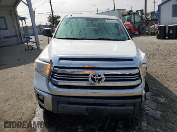 ✅ 2017 Toyota Tundra SR5 • VIN: 5TFEY5F15HX219941 • Лот: 63313655. Опубликован ранее на Copart с пробегом 67 389 миль. Бесплатный доступ к архиву аукционных продаж из США и подробный отчёт об истории автомобиля на DreamBid. Изображение 5.