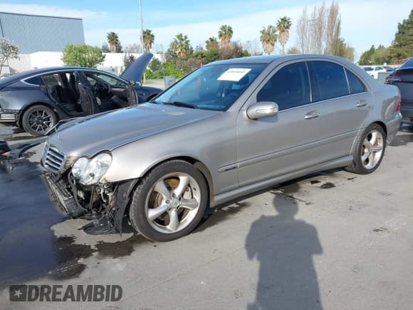 ✅ 2005 Mercedes-Benz C 230 Kompressor • VIN: WDBRF40J25A774109 • Lot: 42010040. Wystawiony na IAAI z przebiegiem 39 511 mil. Bezpłatny archiwum sprzedaży aukcyjnych z USA i szczegółowy raport historii pojazdu na DreamBid. Zdjęcie 19.