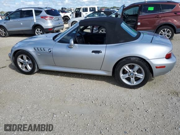 ✅ 2000 BMW Z3 2.5 • VIN: 4USCH934XYLG02372 • Лот: 74148364. Опубликован ранее на Copart с пробегом Не указан. Бесплатный доступ к архиву аукционных продаж из США и подробный отчёт об истории автомобиля на DreamBid. Изображение 2.