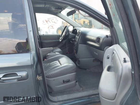 ✅ 2005 Dodge Caravan SXT • VIN: 2D4GP44L95R299610 • Lot: 43657743. Wystawiony na IAAI z przebiegiem 363 004 mil. Bezpłatny archiwum sprzedaży aukcyjnych z USA i szczegółowy raport historii pojazdu na DreamBid. Zdjęcie 5.