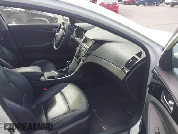 ✅ 2011 Hyundai Sonata SE • VIN: 5NPEC4AC9BH252087 • Лот: 43682411. Опубликован ранее на IAAI с пробегом 128 290 миль. Бесплатный доступ к архиву аукционных продаж из США и подробный отчёт об истории автомобиля на DreamBid. Изображение 5.