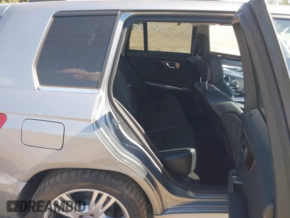 ✅ 2013 Mercedes-Benz GLK 350 • VIN: WDCGG8JB8DG031173 • Лот: 43445888. Опубликован ранее на IAAI с пробегом 99 553 миль. Бесплатный доступ к архиву аукционных продаж из США и подробный отчёт об истории автомобиля на DreamBid. Изображение 8.