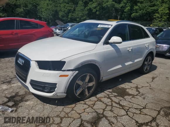 ✅ 2015 Audi Q3 Premium Plus • VIN: WA1BFCFS4FR008750 • Lot: 62459735. Wystawiony na Copart z przebiegiem 77 845 mil. Bezpłatny archiwum sprzedaży aukcyjnych z USA i szczegółowy raport historii pojazdu na DreamBid. Zdjęcie 1.