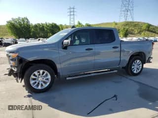 ✅ 2025 Chevrolet Silverado 1500 Custom • VIN: 1GCPKBEK7SZ105793 • Лот: 60654405. Опубликован ранее на Copart с пробегом 12 706 миль. Бесплатный доступ к архиву аукционных продаж из США и подробный отчёт об истории автомобиля на DreamBid. Изображение 1.