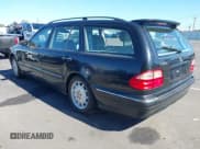 ✅ 2000 Mercedes-Benz E 320 • VIN: WDBJH65J4YA999521 • Lot: 43301378. Listed on IAAI with 231,477 mi. Free auction sales archive from the USA and detailed vehicle history report at DreamBid. Image 3.