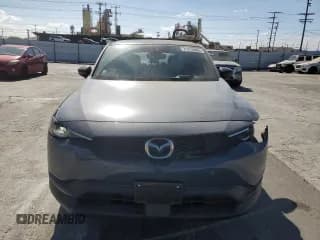 ✅ 2022 Mazda MX-30 Premium Plus • VIN: JM1DRADB1N0100639 • Lot: 71770904. Wystawiony na Copart z przebiegiem 23 452 mil. Bezpłatny archiwum sprzedaży aukcyjnych z USA i szczegółowy raport historii pojazdu na DreamBid. Zdjęcie 5.