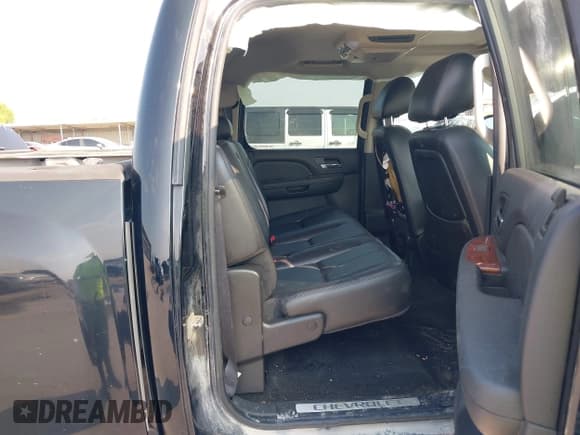 ✅ 2011 Chevrolet Silverado 1500 LTZ • VIN: 3GCPKTE38BG140597 • Lot: 43070304. Wystawiony na IAAI z przebiegiem 181 113 mil. Bezpłatny archiwum sprzedaży aukcyjnych z USA i szczegółowy raport historii pojazdu na DreamBid. Zdjęcie 8.