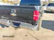 2015 Chevrolet Silverado 1500 LT z VIN 3GCUKREC5FG106449, wystawiony jako IAAI lot #43511927 z przebiegiem 157 696 mil mil oraz . Historia ofert i sprzedaży dostępna na DreamBid. Obrazek 6.