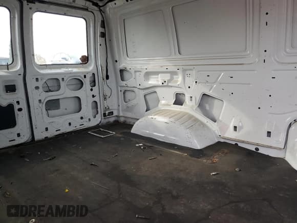 ✅ 2006 Ford Econoline Cargo • VIN: 1FTNE24L16DA33176 • Lot: 90931855. Wystawiony na Copart z przebiegiem 170 989 mil. Bezpłatny archiwum sprzedaży aukcyjnych z USA i szczegółowy raport historii pojazdu na DreamBid. Zdjęcie 11.