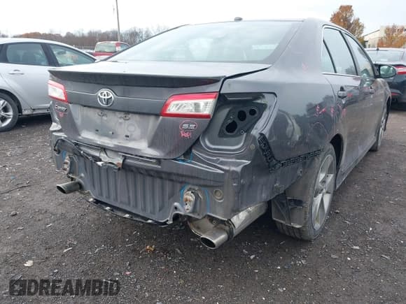 ✅ 2014 Toyota Camry SE • VIN: 4T1BK1FK2EU027441 • Лот: 43656411. Опубликован ранее на IAAI с пробегом 180 041 миль. Бесплатный доступ к архиву аукционных продаж из США и подробный отчёт об истории автомобиля на DreamBid. Изображение 6.