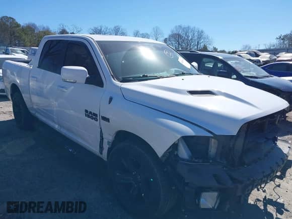 2017 Ram 1500 Night z VIN 1C6RR7MT4HS766699, wystawiony jako IAAI lot #41692973 z przebiegiem 134 746 mil mil oraz . Historia ofert i sprzedaży dostępna na DreamBid. Obrazek 1.