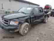 2008 Dodge Dakota SXT z VIN 1D7HW38K48S629114, wystawiony jako IAAI lot #41894082 z przebiegiem 73 402 mil mil oraz . Historia ofert i sprzedaży dostępna na DreamBid. Obrazek 2.