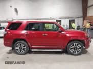 ✅ 2018 Toyota 4Runner SR5 • VIN: JTEBU5JRXJ5495556 • Lot: 42060467. Wystawiony na IAAI z przebiegiem 235 195 mil. Bezpłatny archiwum sprzedaży aukcyjnych z USA i szczegółowy raport historii pojazdu na DreamBid. Zdjęcie 13.